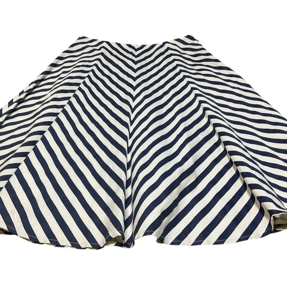 Jones New York Signature Navy White Chevron Stripe A-Line Skirt Size 8 NWT - Picture 2 of 6